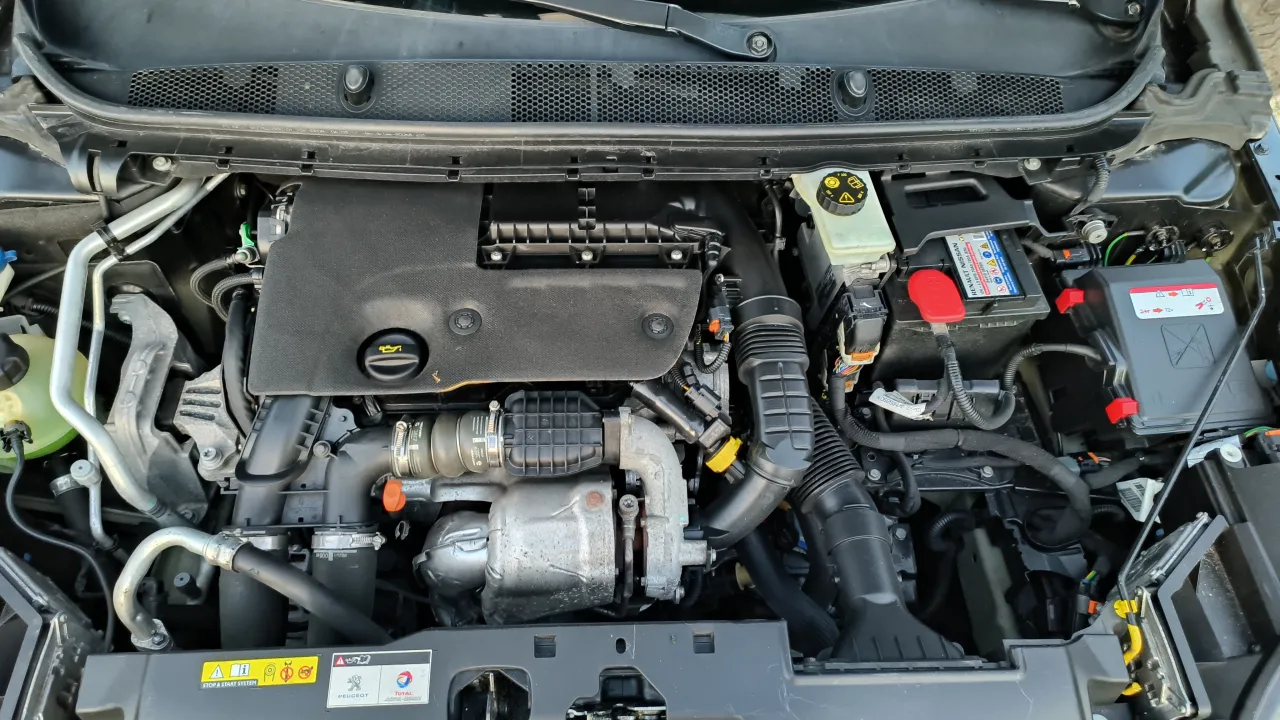 Peugeot 308 GT Line 1.6 eHdi 120 Cavalos Stand Cavaleiro