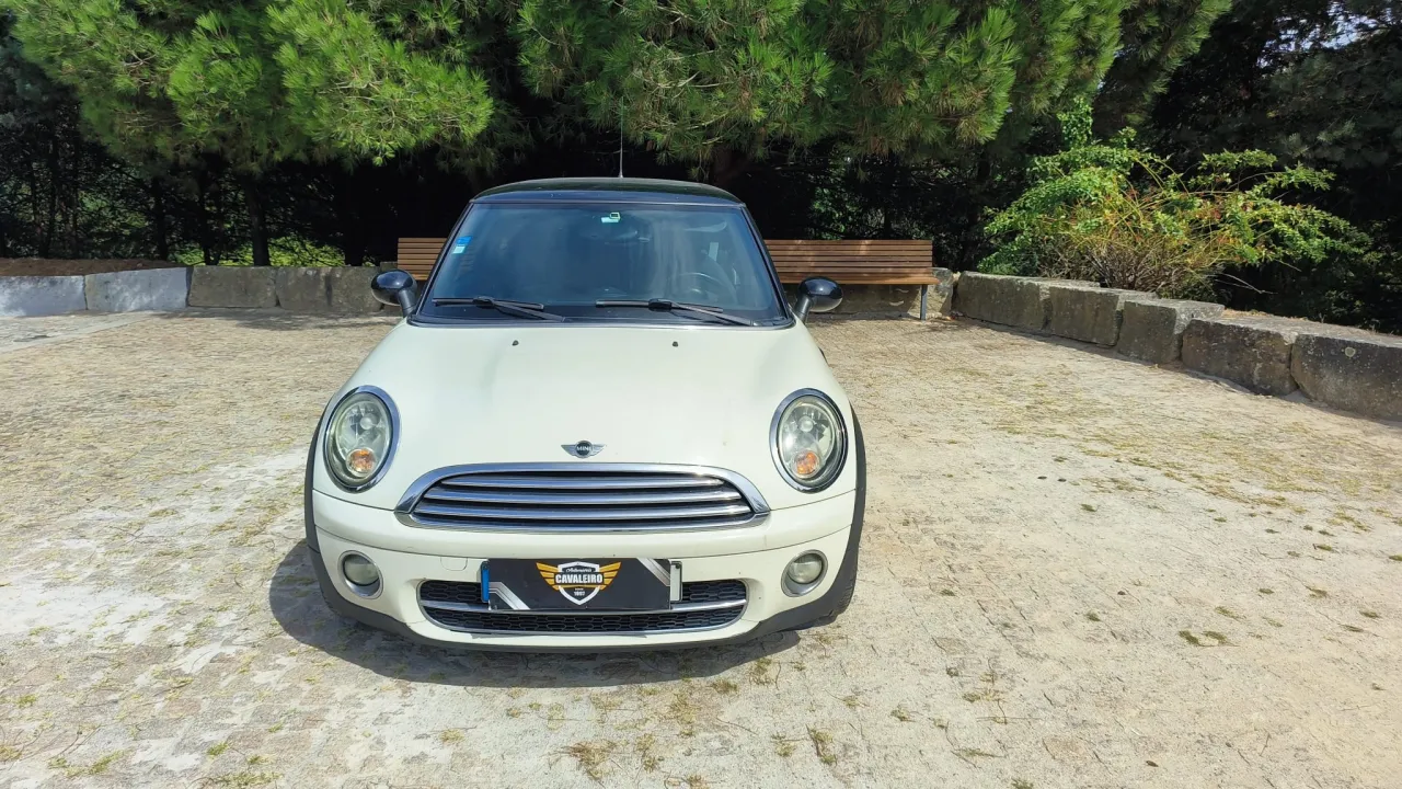 MINI COOPER D Stand Cavaleiro