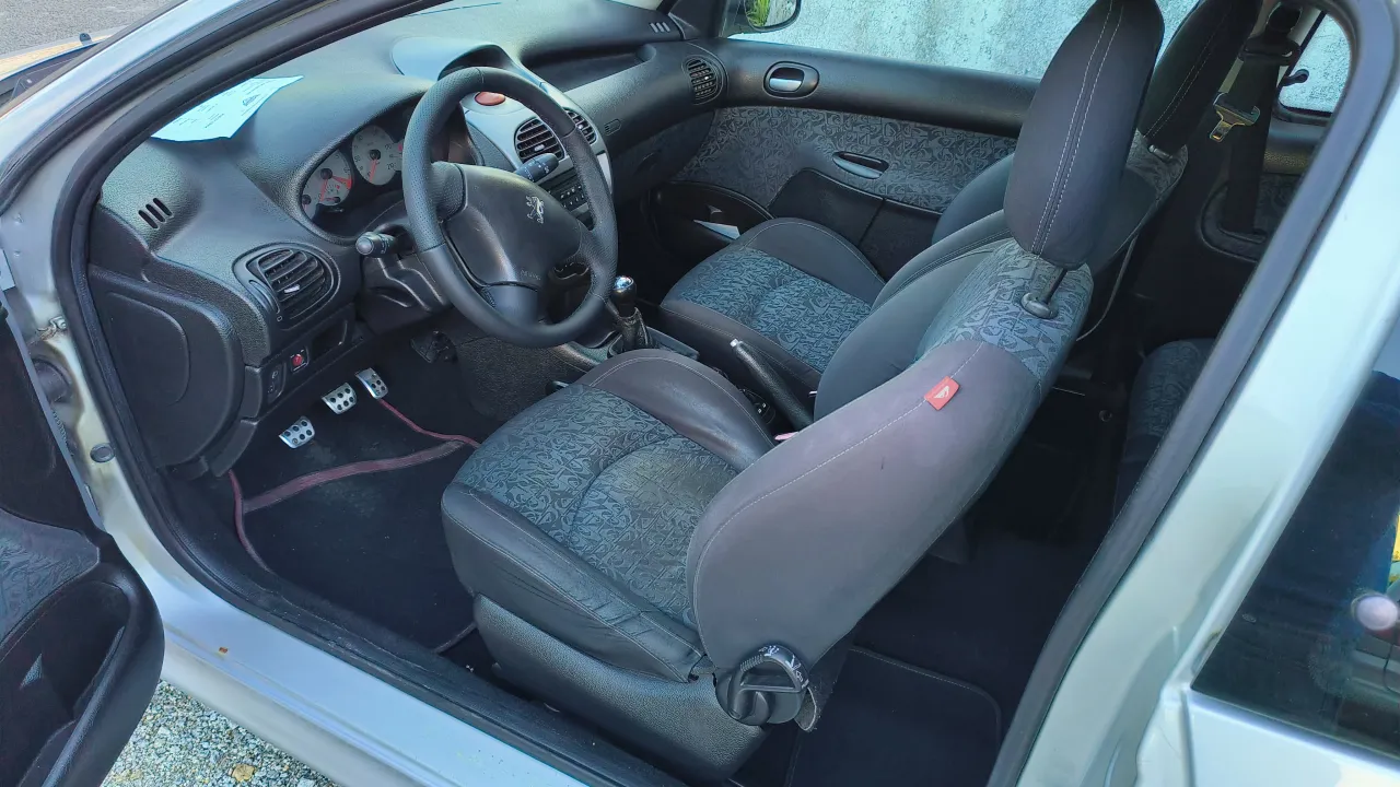 PEUGEOT 206 QUICKSILVER Stand Cavaleiro