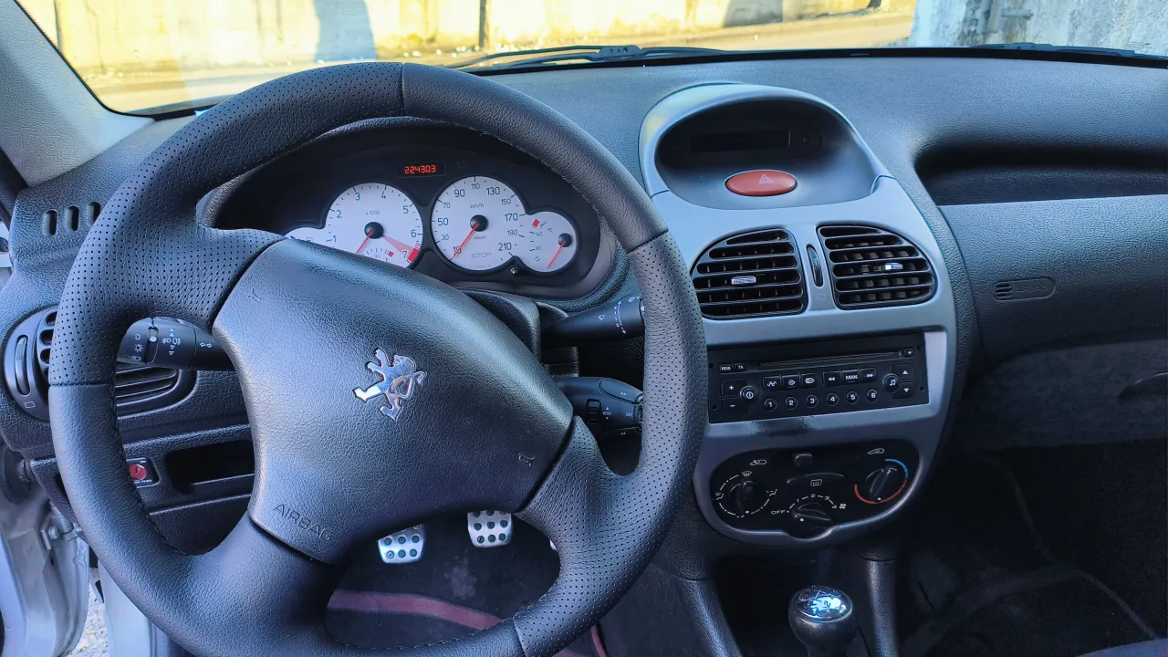 PEUGEOT 206 QUICKSILVER Stand Cavaleiro