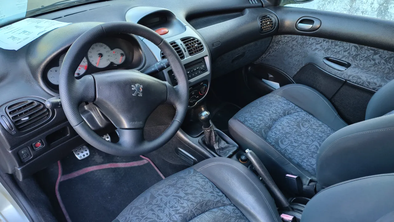 PEUGEOT 206 QUICKSILVER Stand Cavaleiro