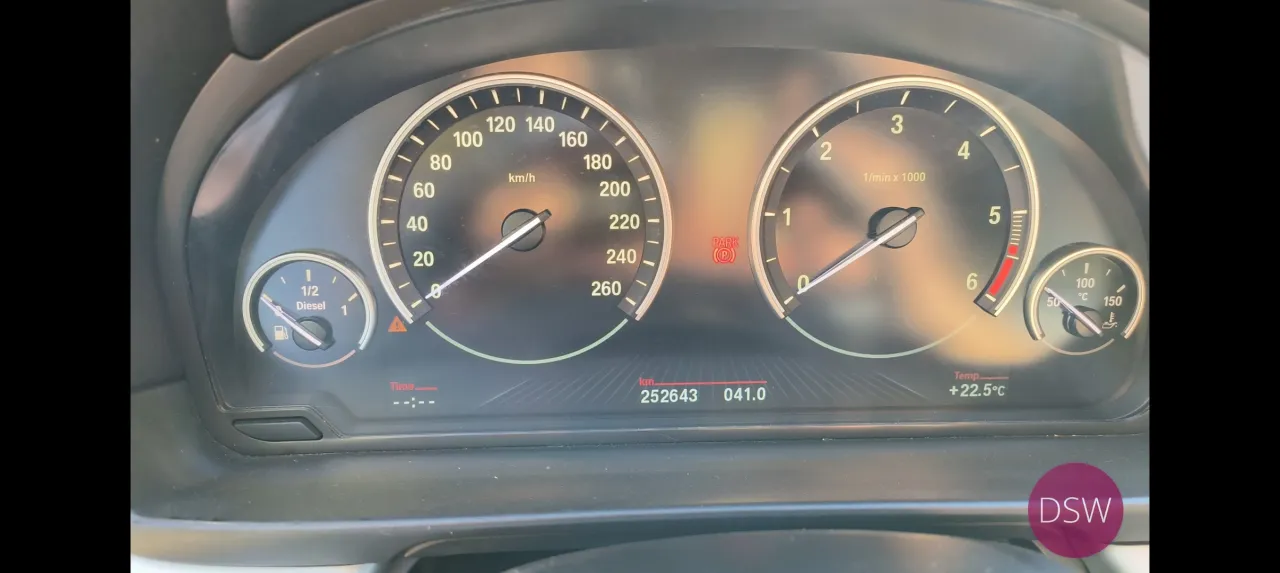 BMW 520D TOURING CAIXA MANUAL  184 CV Stand Cavaleiro