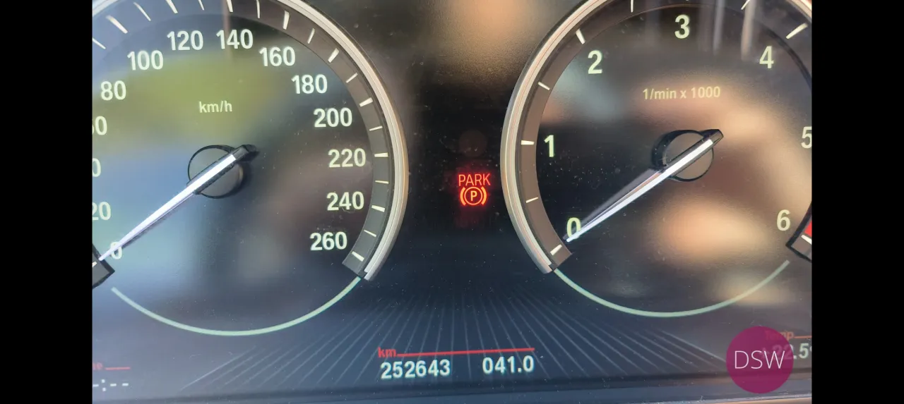 BMW 520D TOURING CAIXA MANUAL  184 CV Stand Cavaleiro